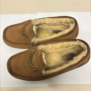 Ugg Slipper with Chain Detail